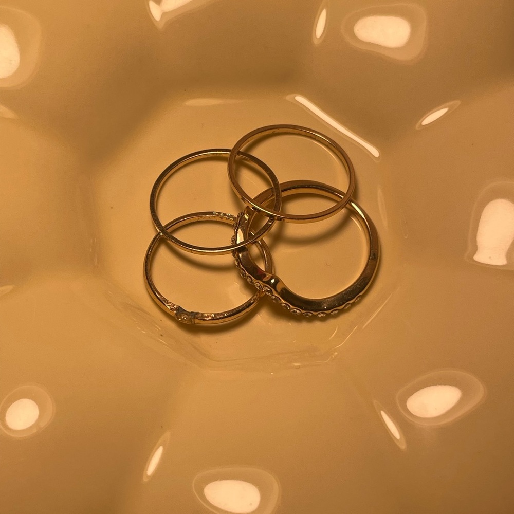 4 pc gold ring set